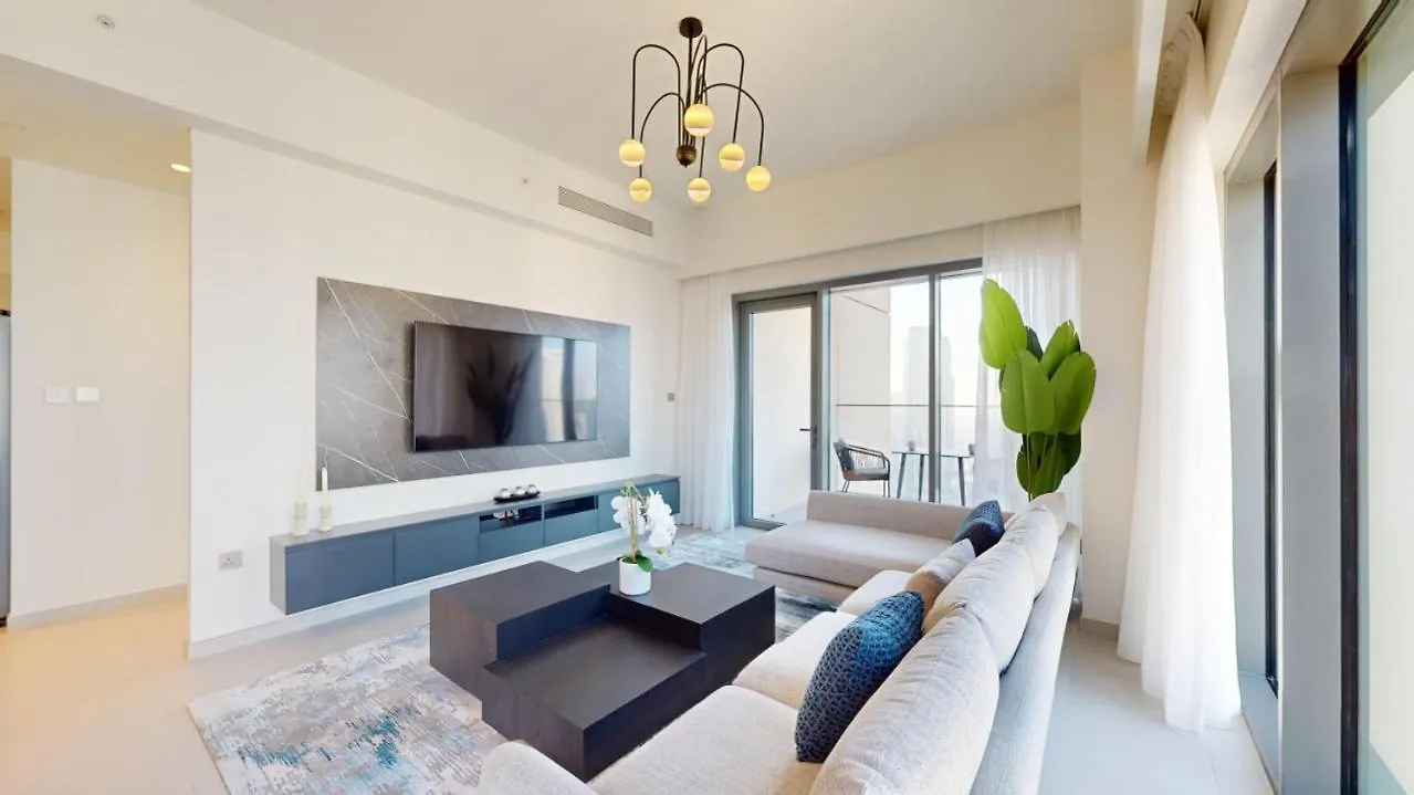 Burj Royale - Mesmerizing Three Bed With Burj View Dubai